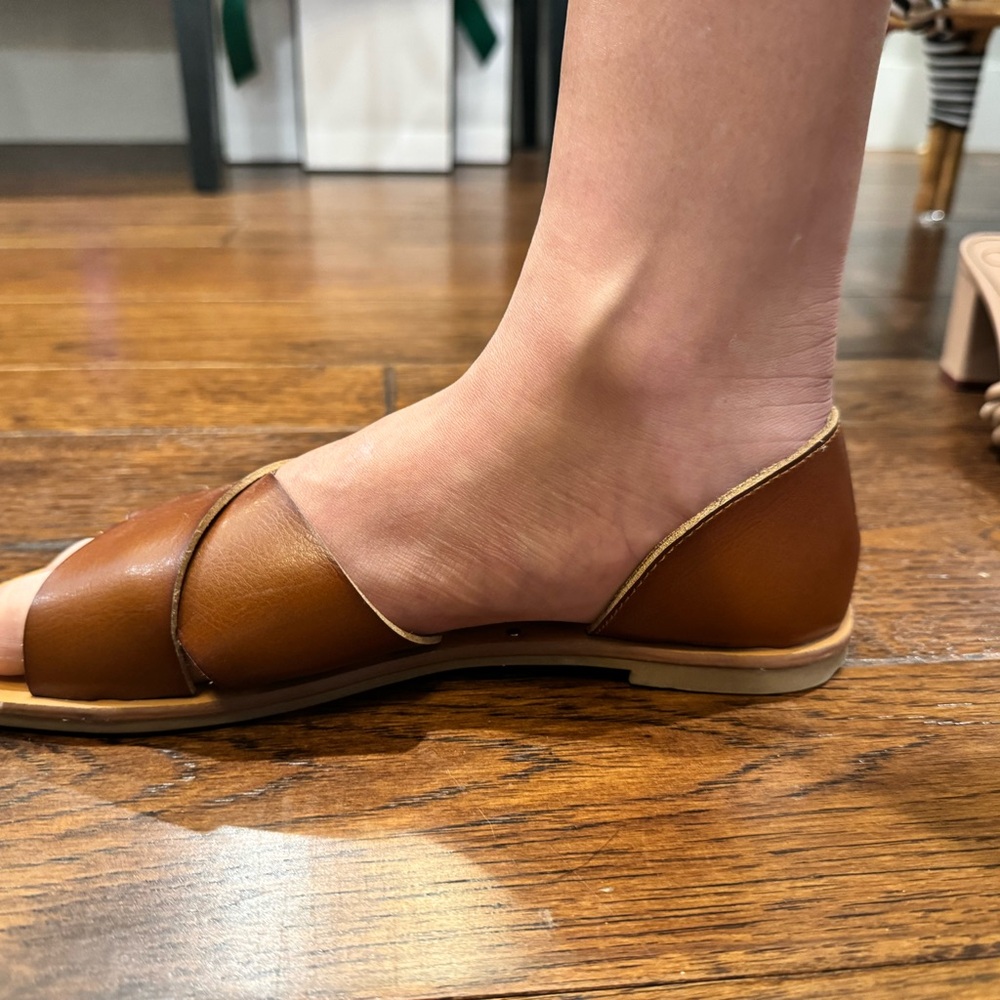Universal Thread Tan Leather Sandals